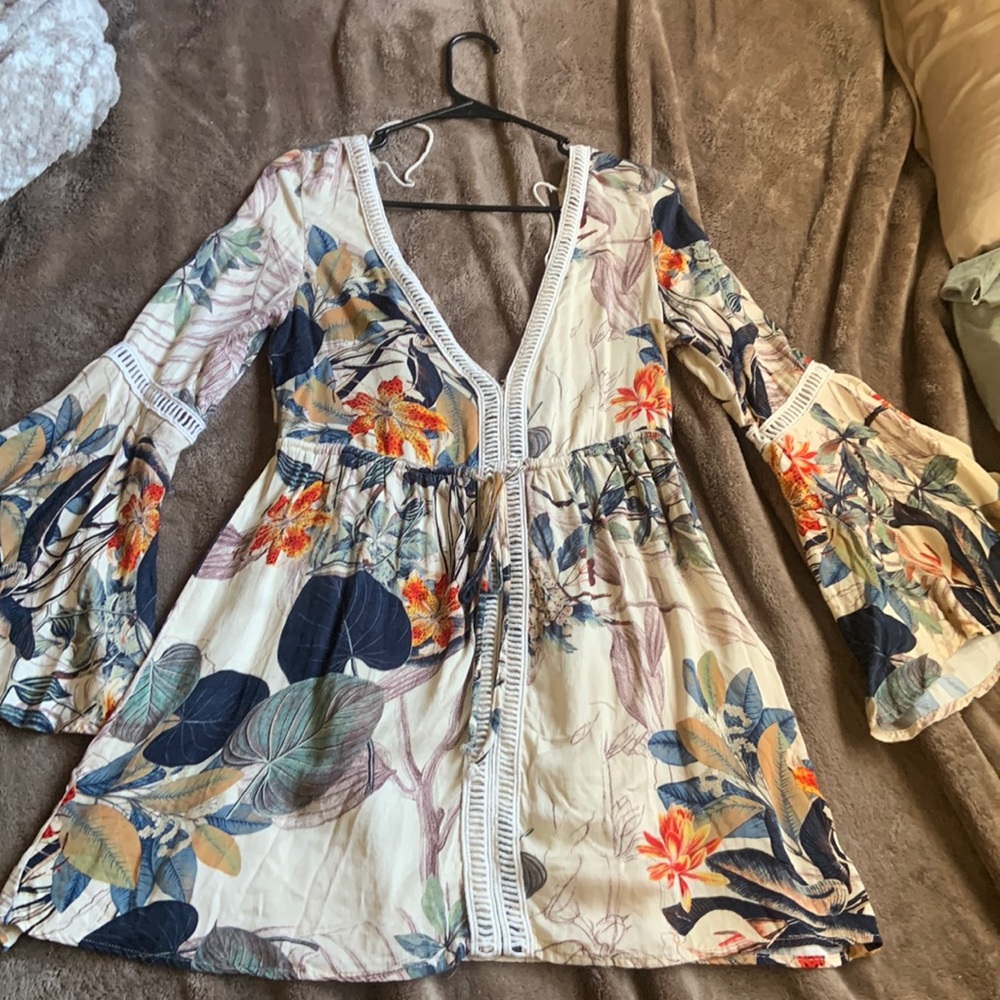 Backless bell sleeve dress